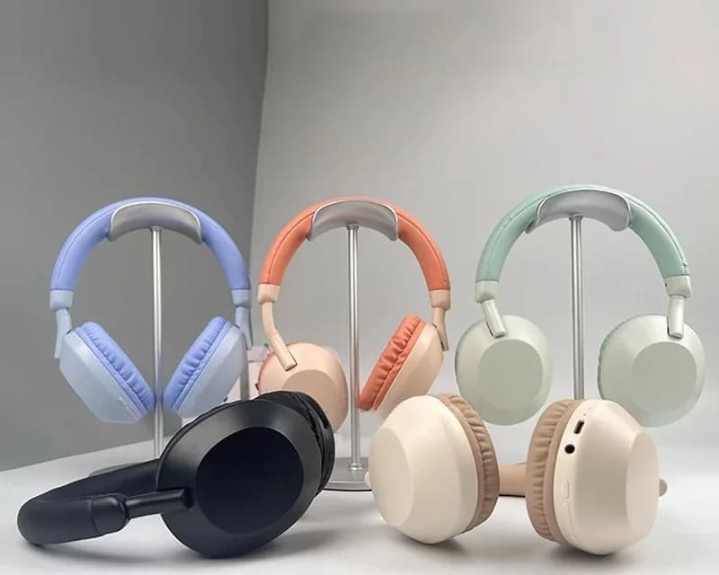 Bezdrátová Bluetooth sluchátka přes uši s hlubokými basy a mikrofonem