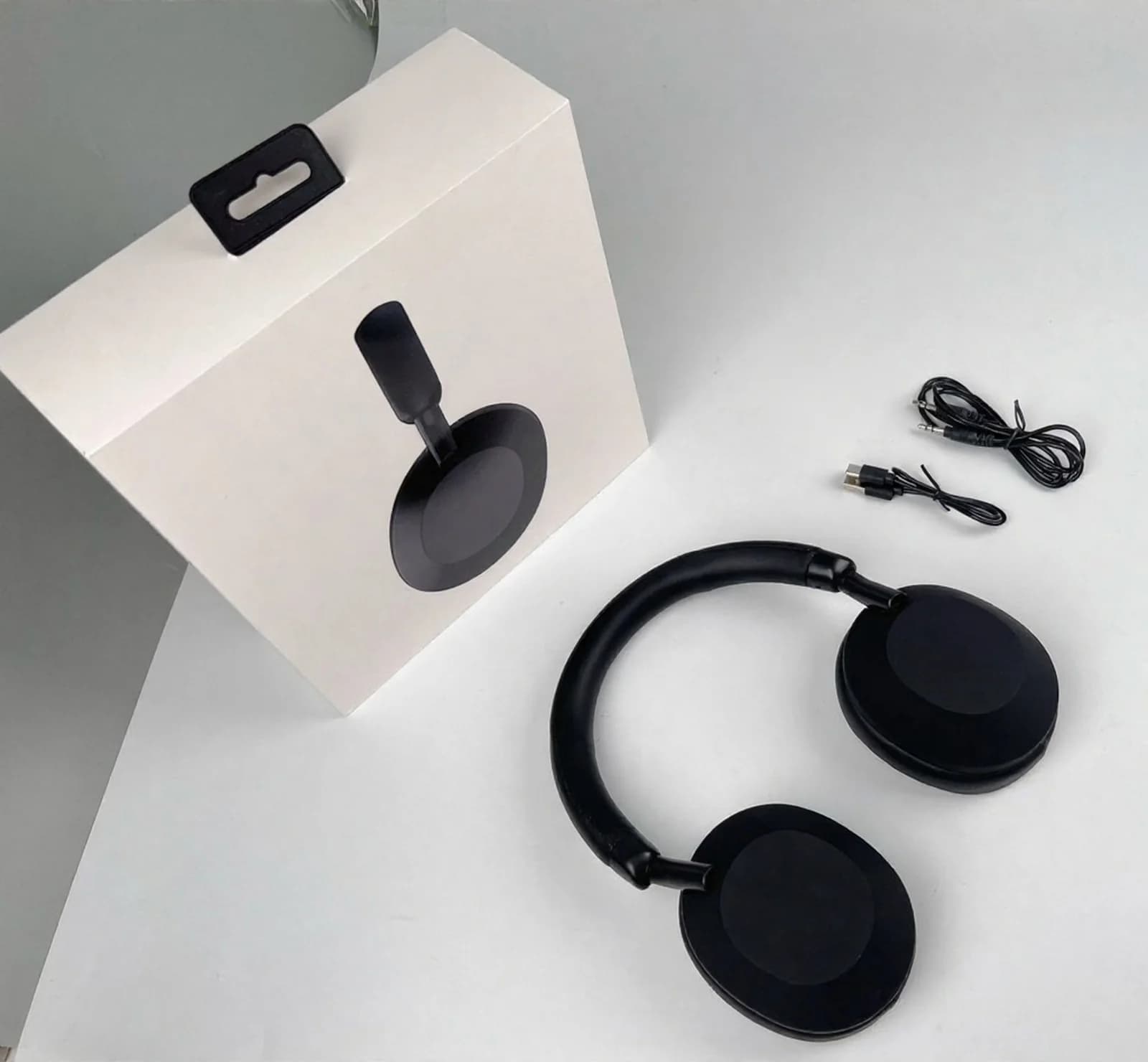 Bezdrátová Bluetooth sluchátka přes uši s aktivním potlačením hluku a stereo zvukem