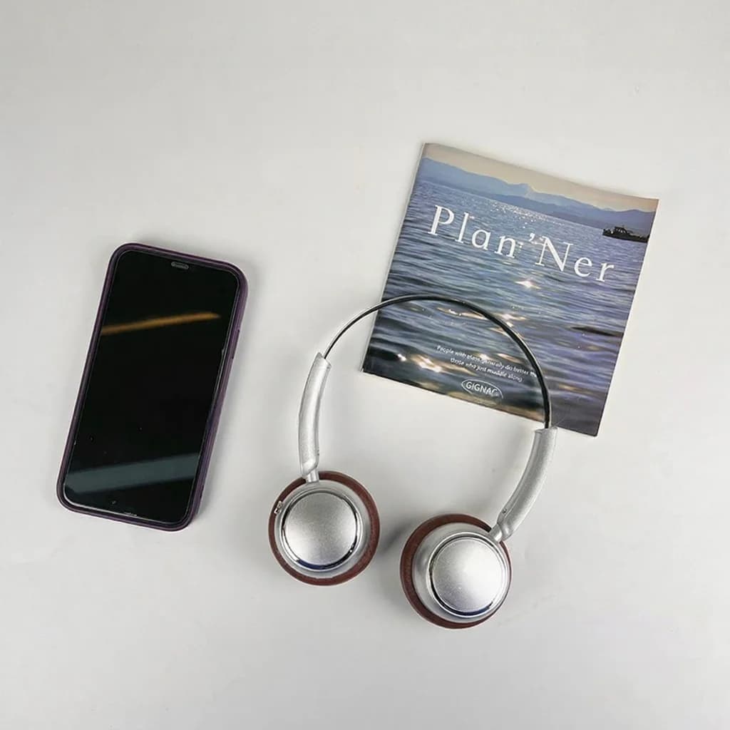 Retro bezdrátová sluchátka přes uši s FM rádiem a Bluetooth 5.4
