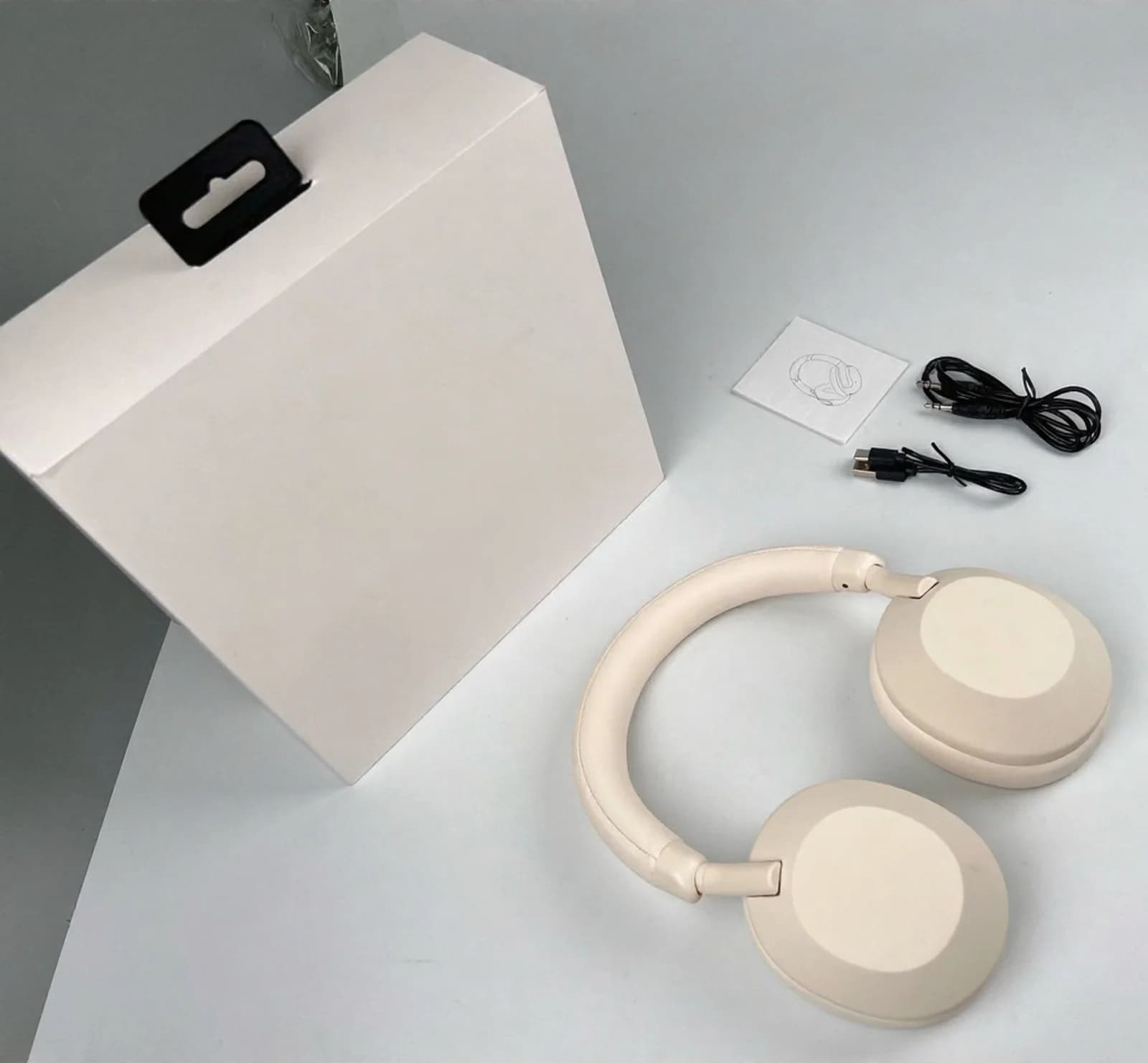 Bezdrátová Bluetooth sluchátka přes uši s aktivním potlačením hluku a stereo zvukem