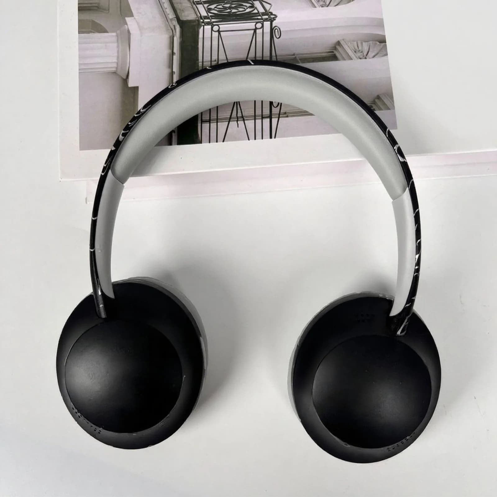 Bezdrátová sluchátka přes uši s Bluetooth 5.4 a slotem na TF kartu